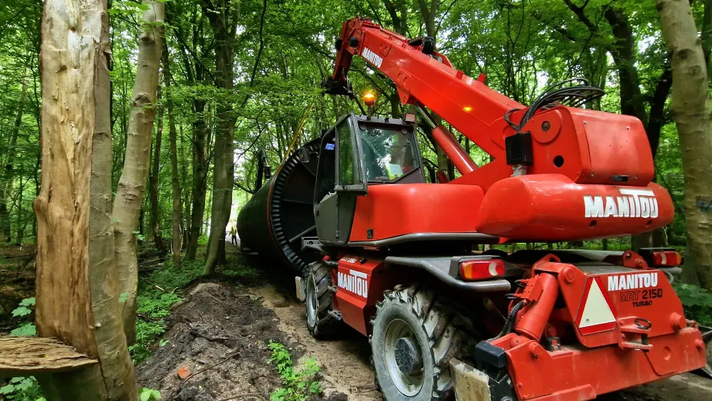 Ładowarka teleskopowa Manitou w terenie